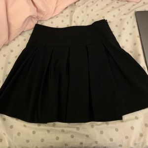 🌸 A black skater skirt!